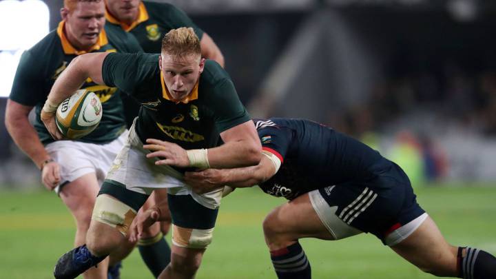 South Africa Jean-Luc du Preez (L) holding the ball during the International test match between South Africa and France