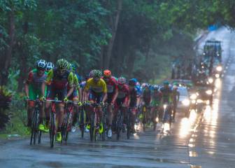 Chinese cyclist assaults rival team members after fall
