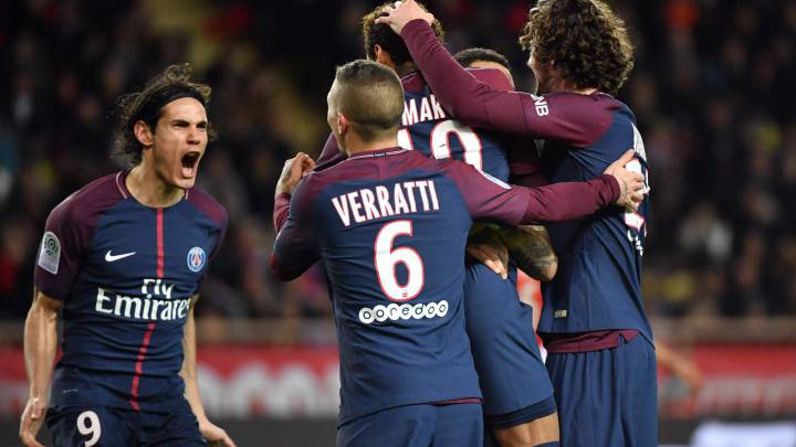 Paris Saint-Germain's Brazilian forward Neymar (R) celebrates teammates after scoring a penalty kick during the French L1 football match between Monaco and Paris Saint-Germain (PSG) at the Louis II stadium