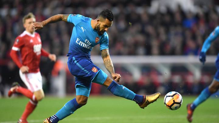 Arsenal's Theo Walcott set for Everton medical