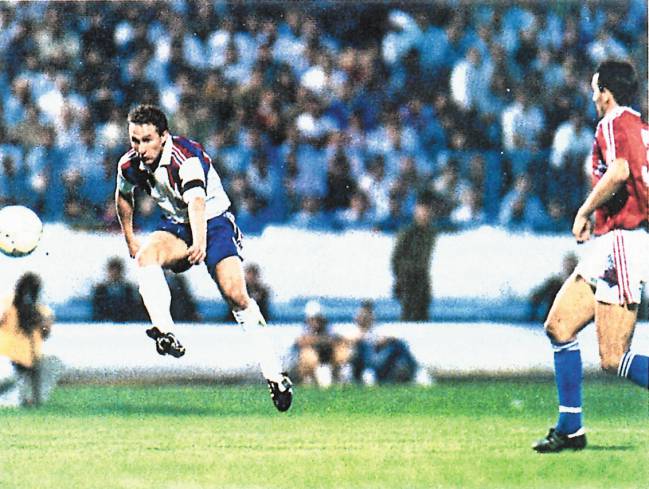 1992 | Papin doing his thing.