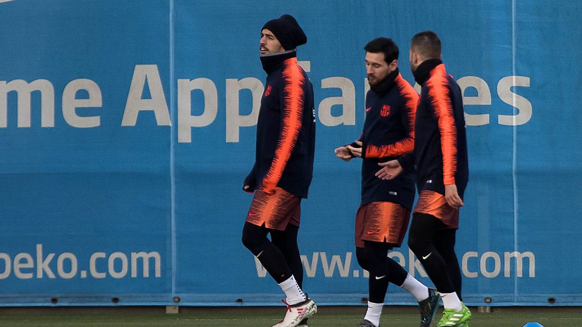Messi out of Málaga game due to 'personal reasons'