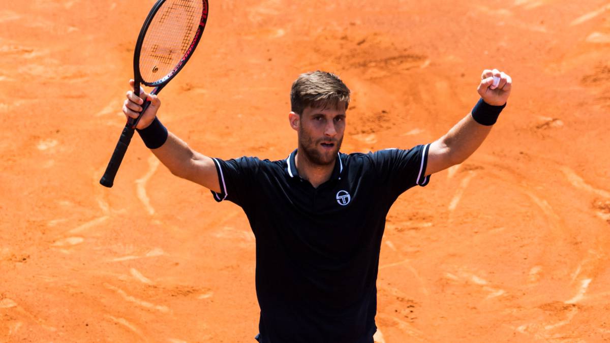 Djokovic stunned by Klizan in Barcelona