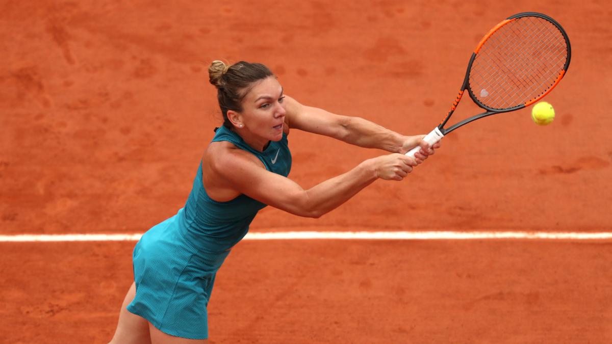 Halep fightback keeps French Open hopes alive