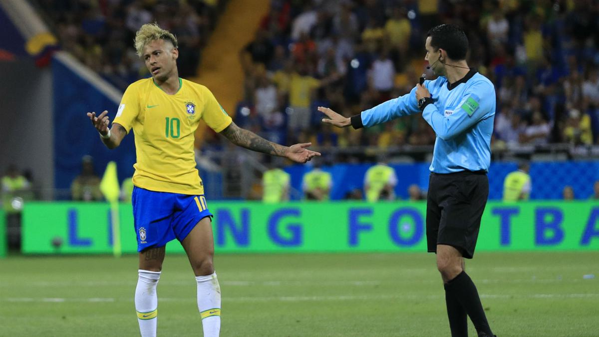 Neymar: "Aching" Brazil star urges referees to intervene