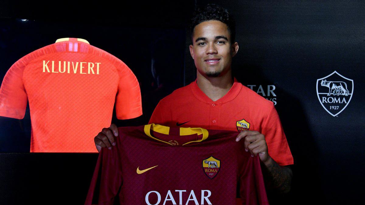 Roma complete €17.25m Kluivert deal