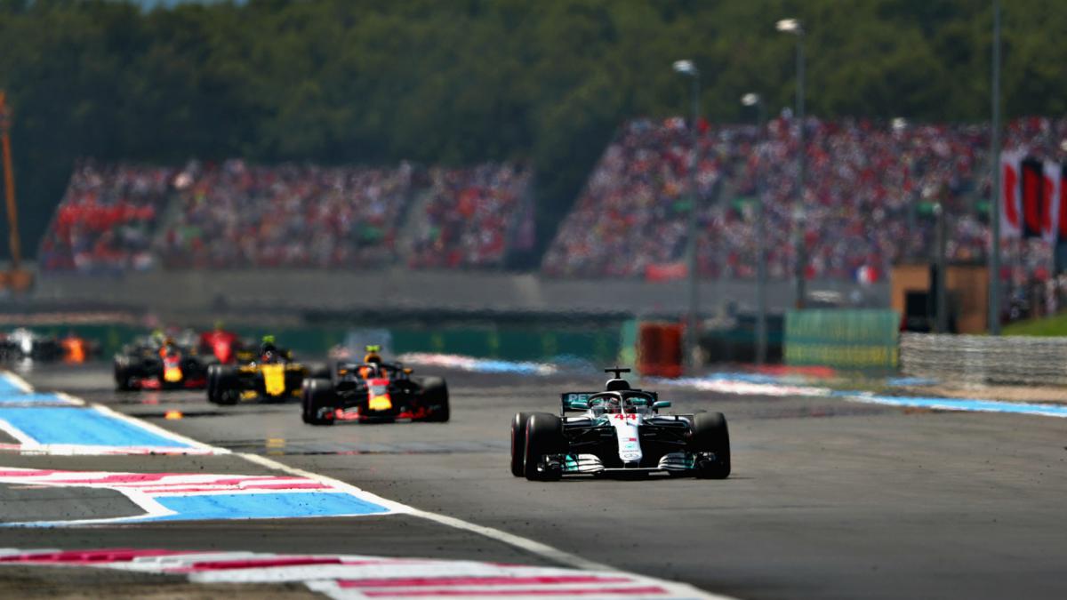 Hamilton cruises back to standings summit with France win