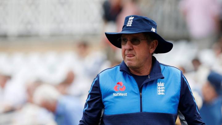 Bayliss tips Farbrace to succeed him as England cricket coach