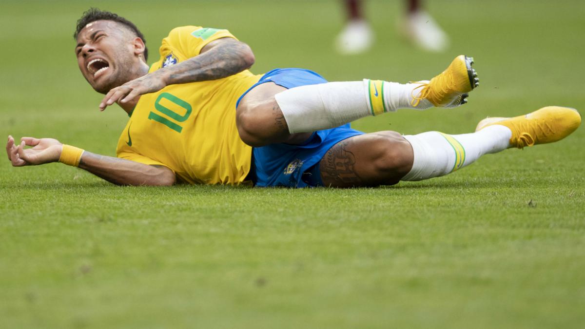 Neymar can go 'too far' with exaggeration, says Baptista