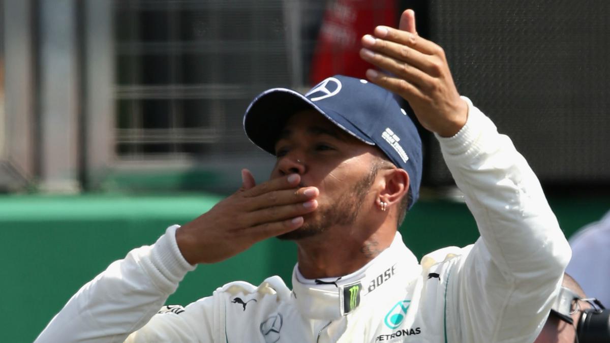 Hamilton agrees two-year Mercedes extension