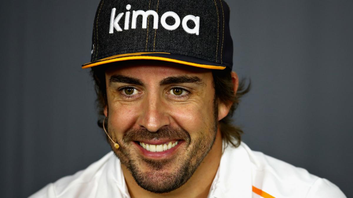 Iniesta hails 'worldwide sports legend' Alonso