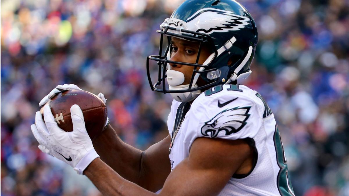 Eagles bring back WR Matthews, place Wallace on IR