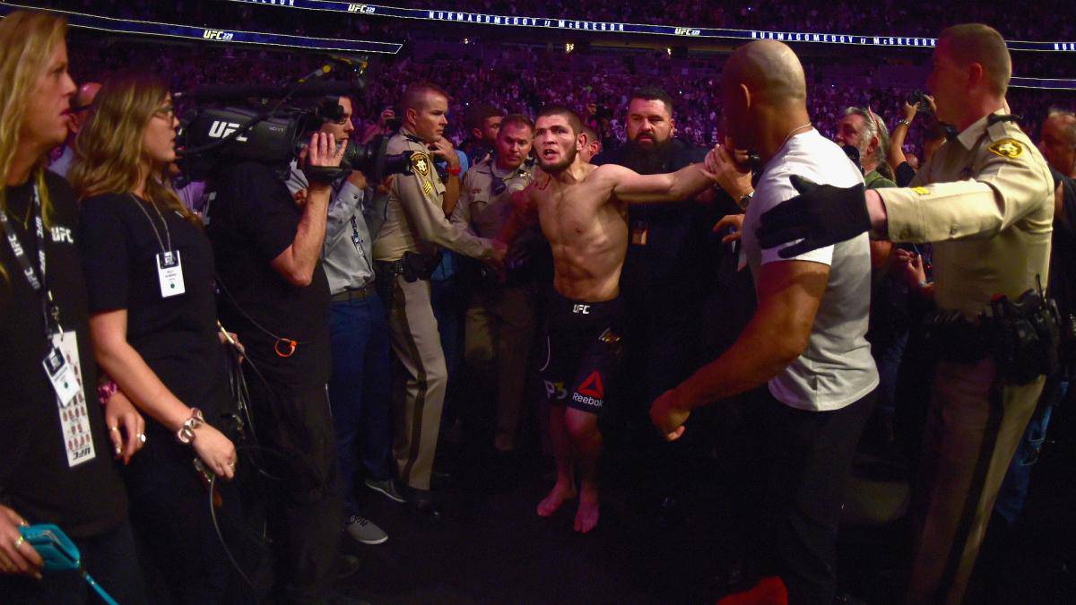 Khabib Nurmagomedov offers to fight Floyd Mayweather