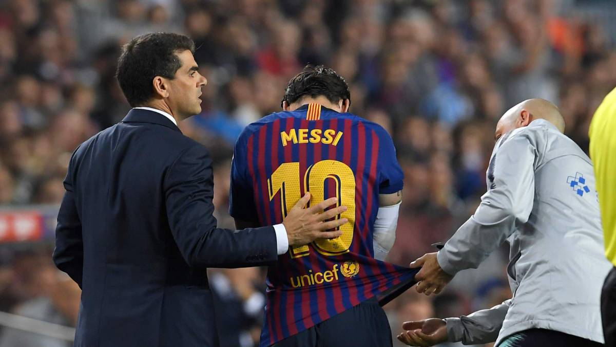 Barcelona's Lionel Messi injury: misses El Clásico, out three weeks