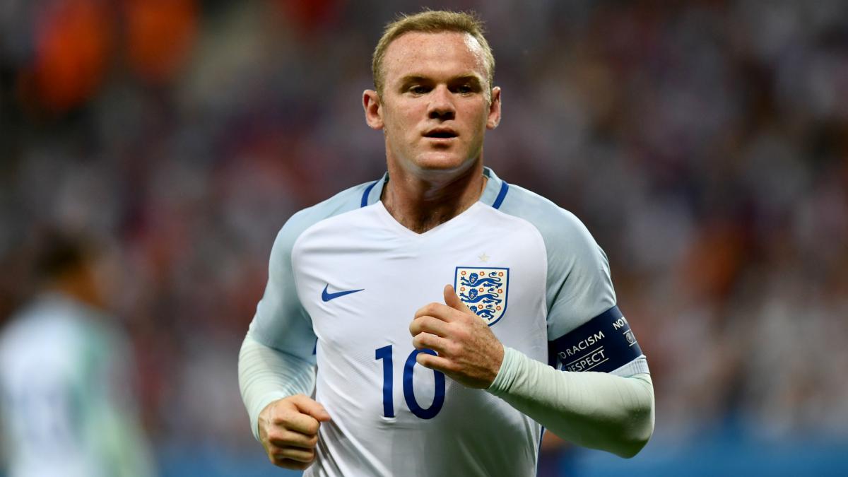 Shearer bemused by Rooney's England return