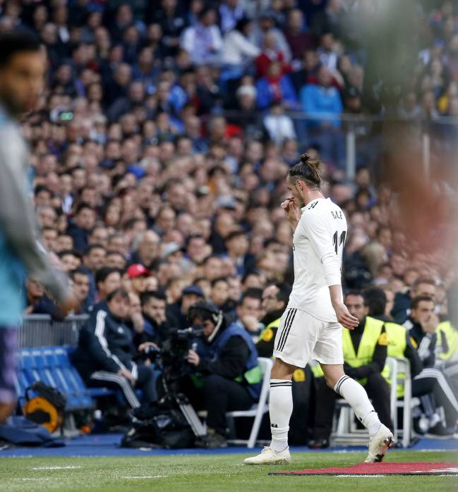 Subbed | Bale leaves the field against Valladolid.