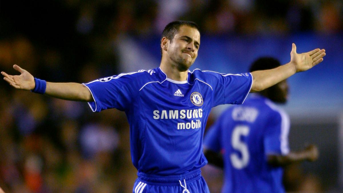 Former England and Chelsea star Joe Cole retires