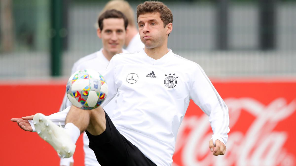 Muller going through 'difficult' period, says Low