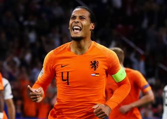 Virgil Van Dijk finds time to console grieving referee