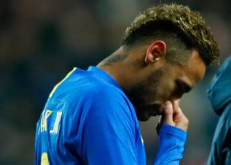 Neymar off injured during Brazil v Cameroon