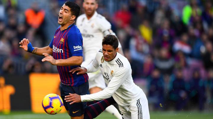Varane penalty on Suárez: what what said by referee and VAR
