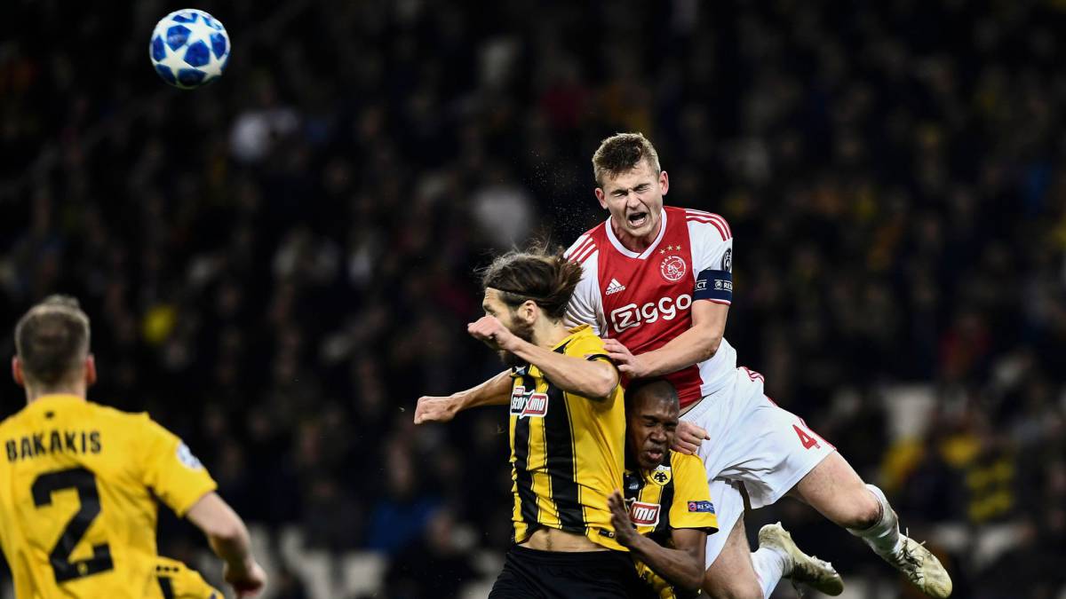 Barcelona step up De Ligt talks after Umtiti injury setback