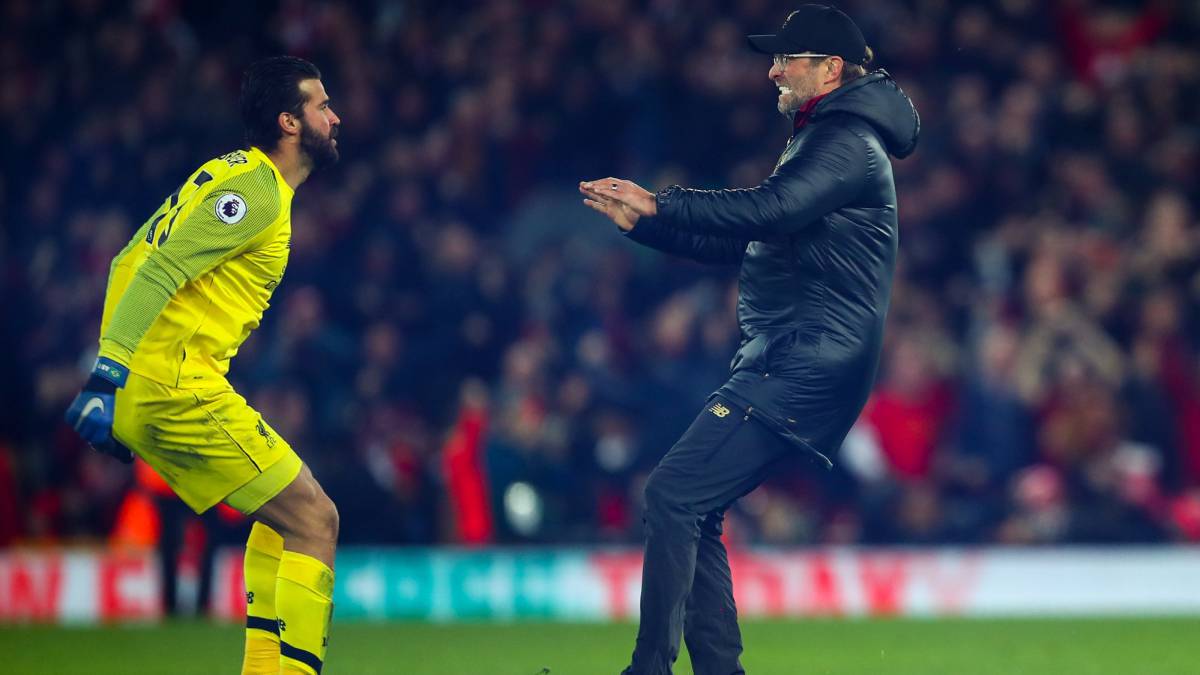The charge | Jürgen Klopp and Alisson Becker.