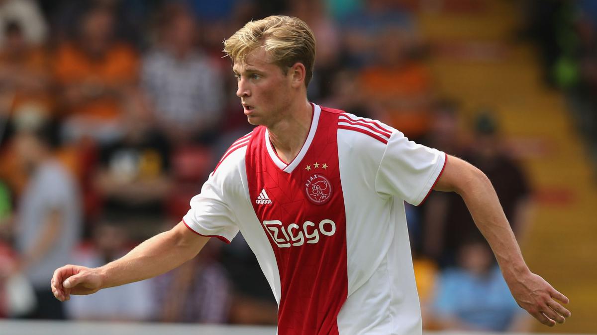 De Jong focused on Ajax despite PSG rumours - Ten Hag