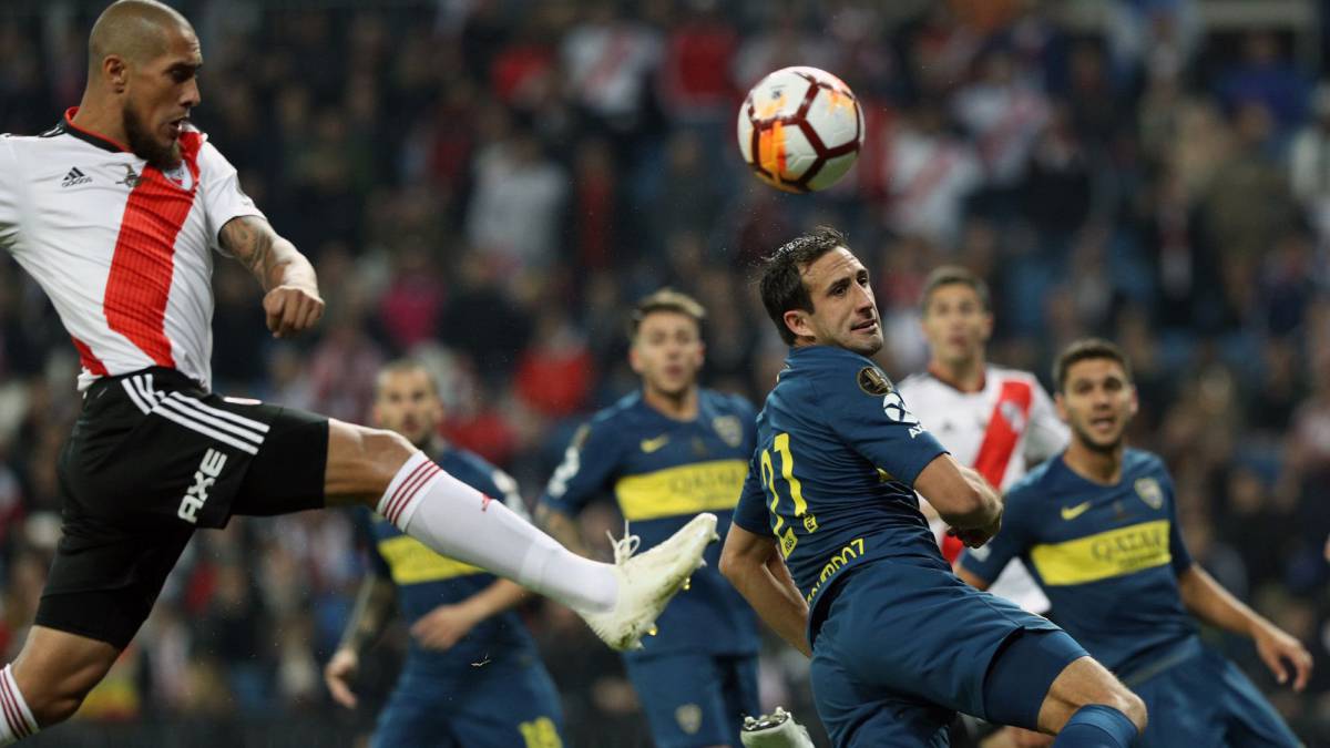 River - Boca: Correct call for indirect free-kick inside the area - not a penalty