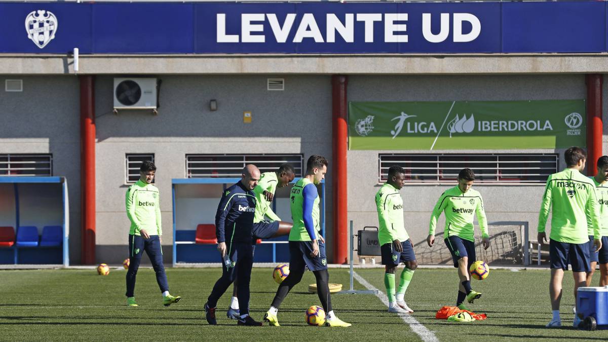 TV Guide Levante v Barcelona