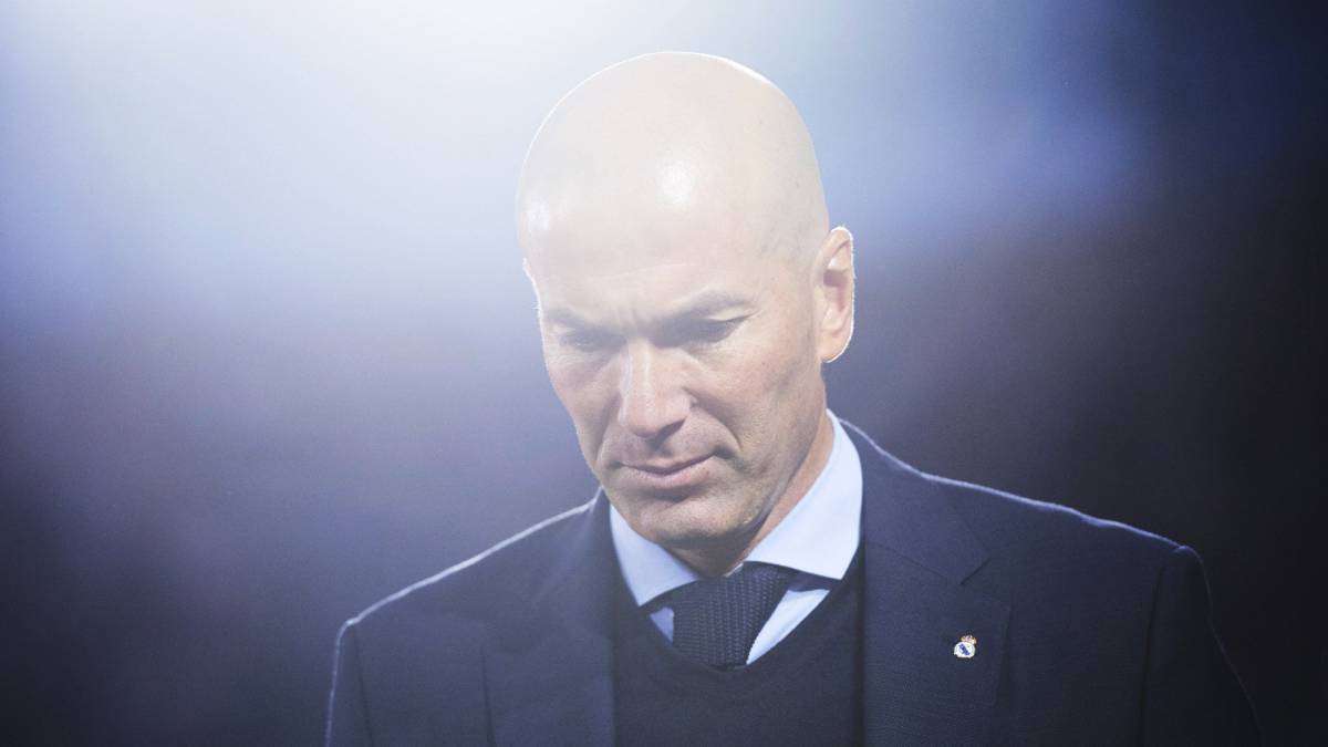 Zidane weighing up Manchester United offer