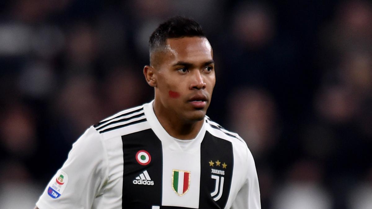 BREAKING NEWS: Alex Sandro signs Juventus contract until 2023