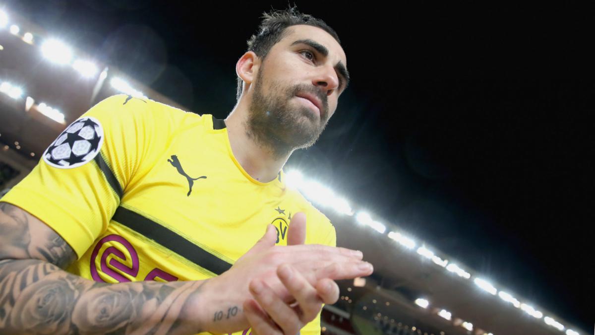 Dortmund suspect torn muscle for Alcacer