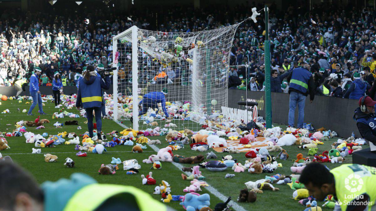 Real Bear-tis fans hurl soft toys onto pitch for charity