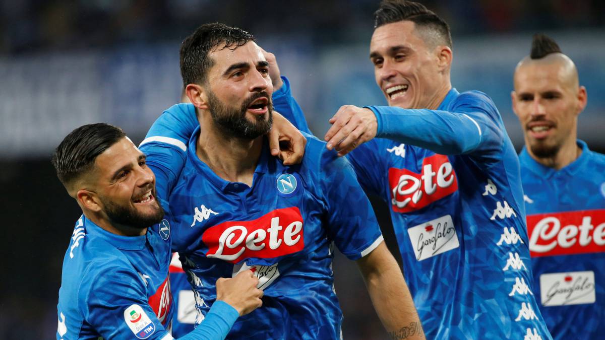 Napoli edge Spal to move within five points of leaders Juventus