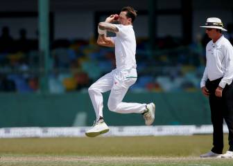 Steyn becomes South Africa’s leading Test wicket-taker