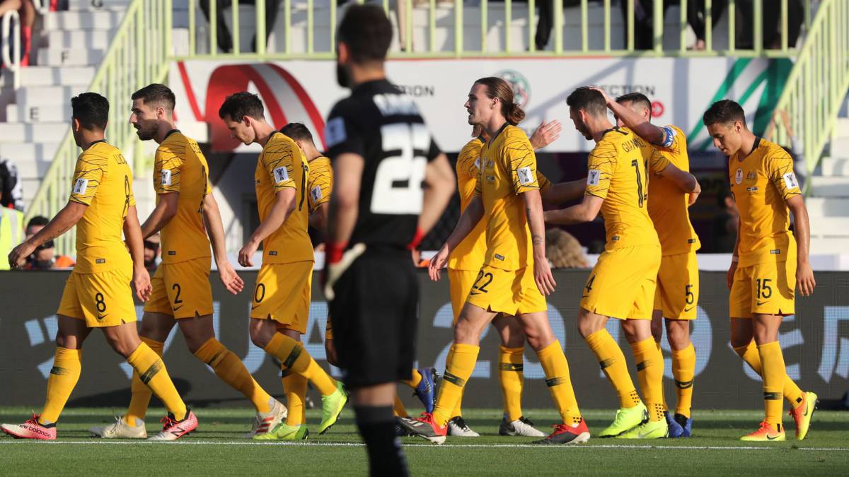 Australia bounce back from opening loss with easy victory