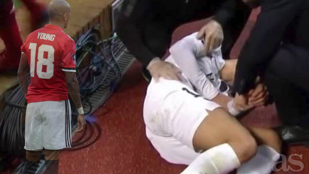 Ashley Young 'nudges' Ángel di Maria into metal fence
