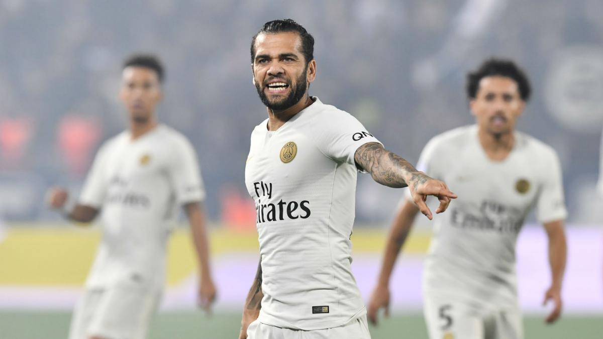 Tuchel hopeful of new Alves deal at PSG