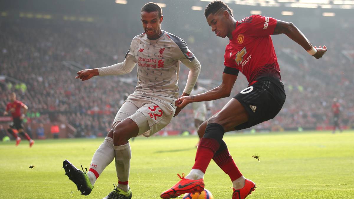 Liverpool return to the summit after dreary draw at Old Trafford