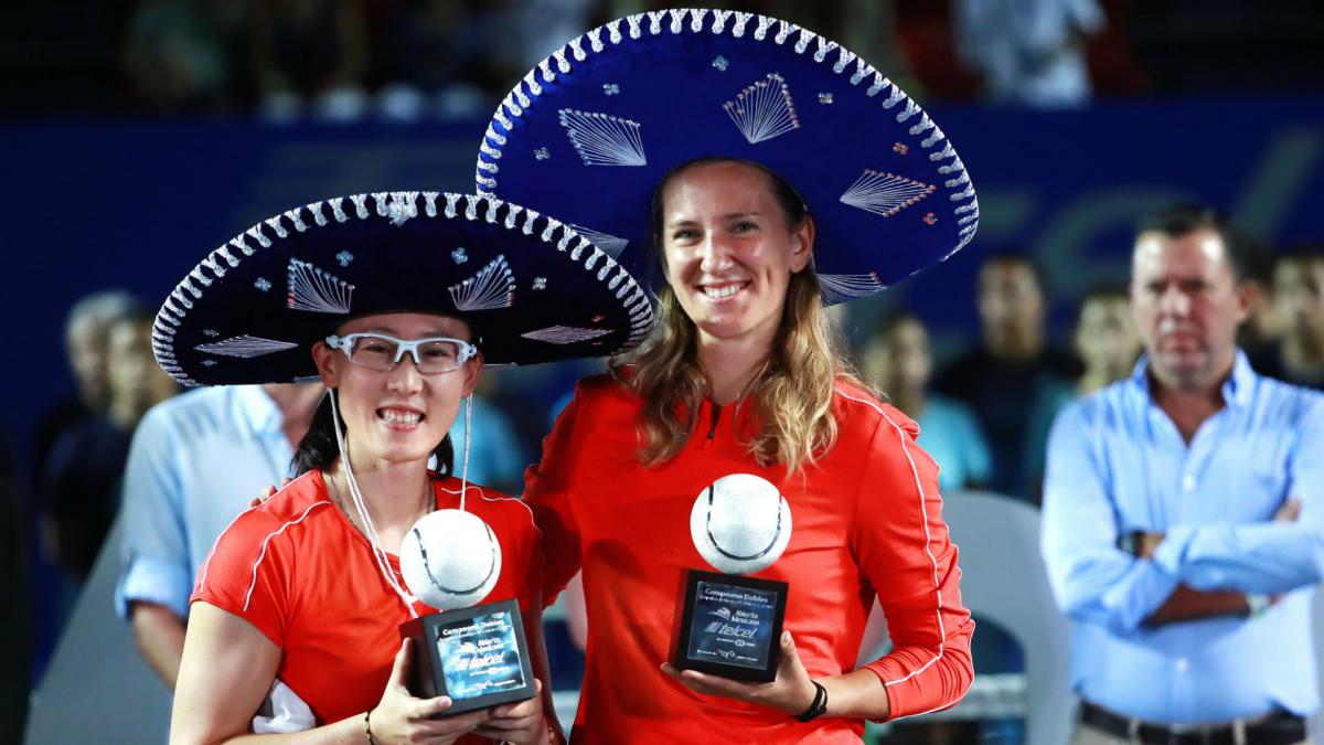Azarenka claims first title since birth of son