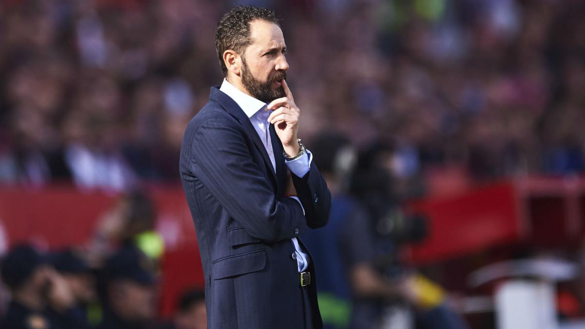 Sevilla sack Machin after shock Europa League exit