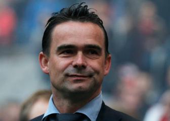 Overmars extends Ajax contract amid Arsenal links