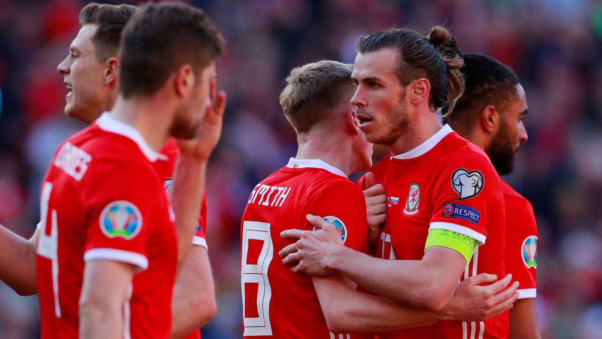 Giggs hails blend of youth and experience in Wales win