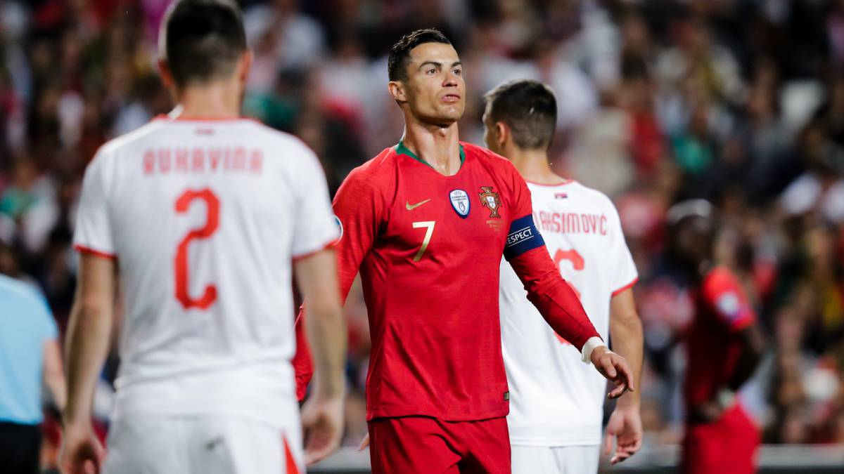 Juventus: Cristiano Ronaldo has "apparent minor thigh injury"