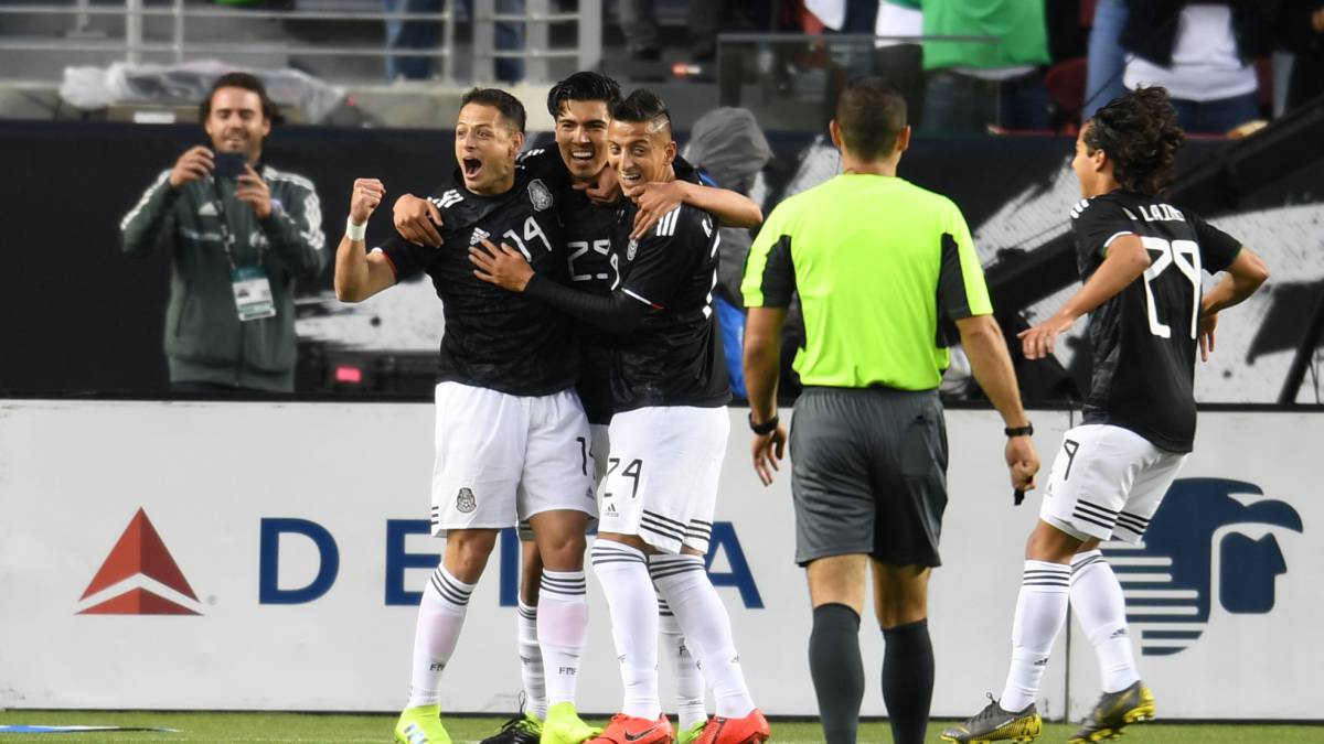 Chicharito celebrating after scoring against Paraguay