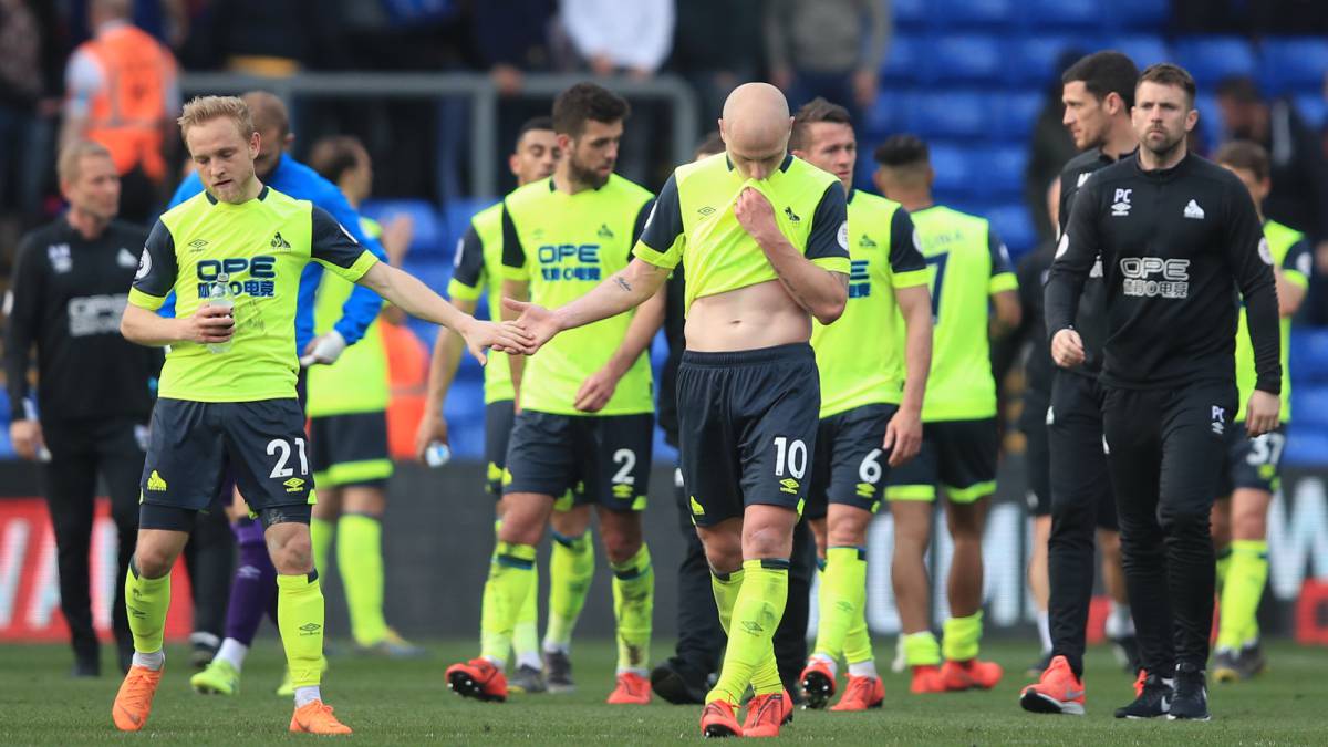 Huddersfield relegated after defeat away to Palace