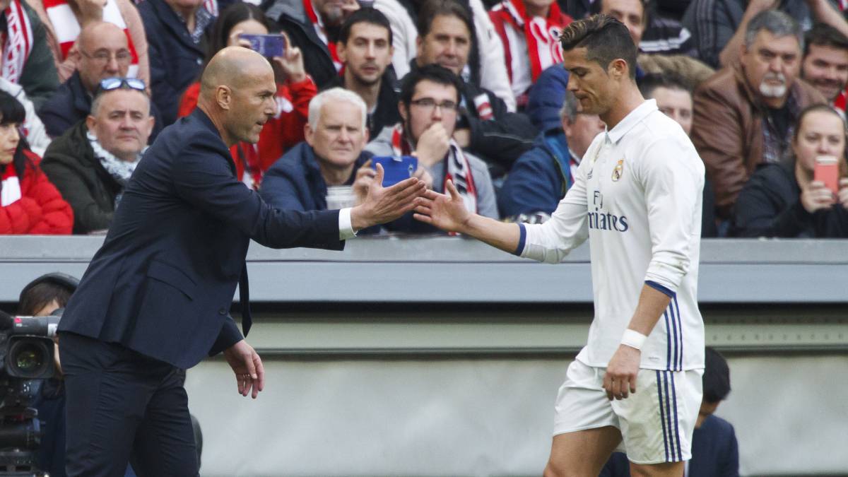 Ronaldo: "Zidane knows how to work in an intelligent way"