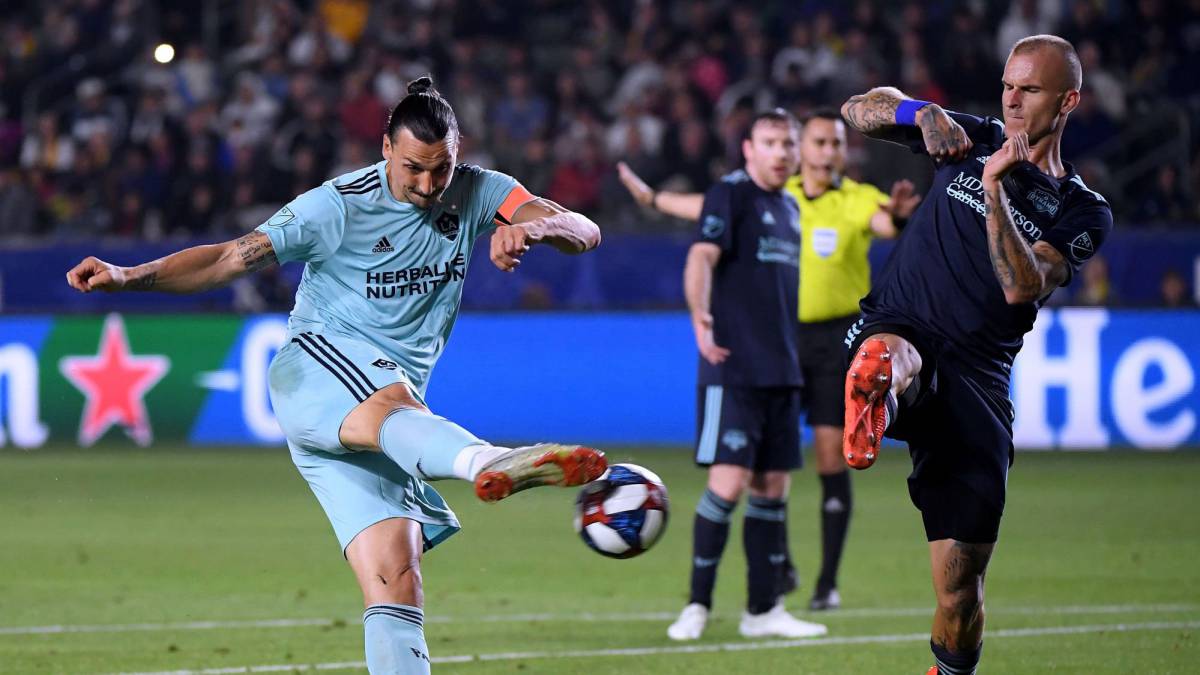 Zlatan Ibrahimovic of Los Angeles Galaxy attempts a shot in front of Aljaz Struna of Houston Dynamo