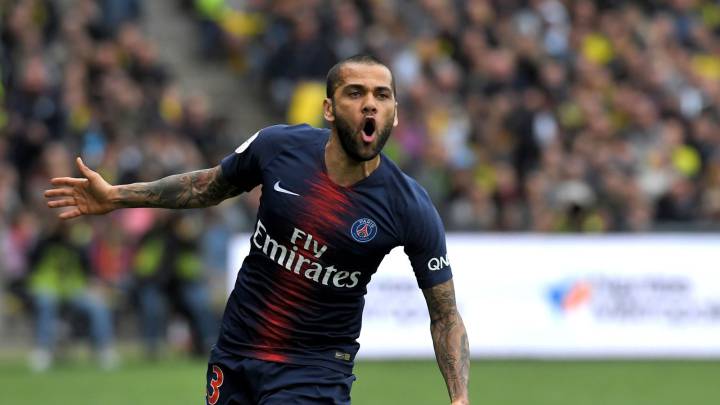 Dani Alves close to renewing with PSG